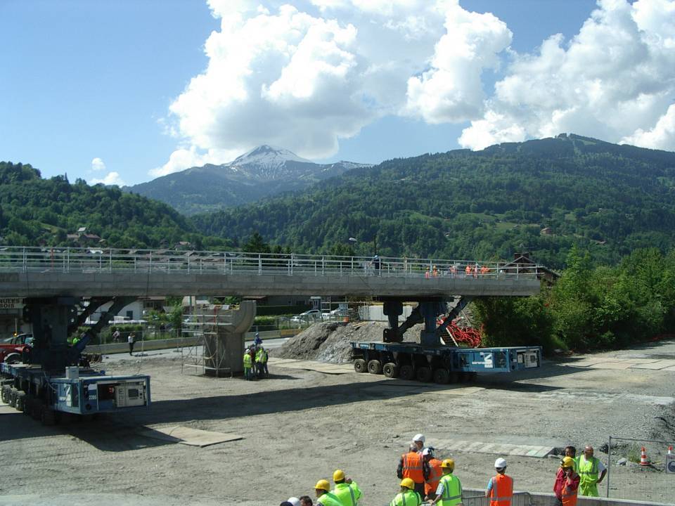 Pose du tablier, pont SNCF de l'Aérodrome, Passy (cliché Bernard Théry) 