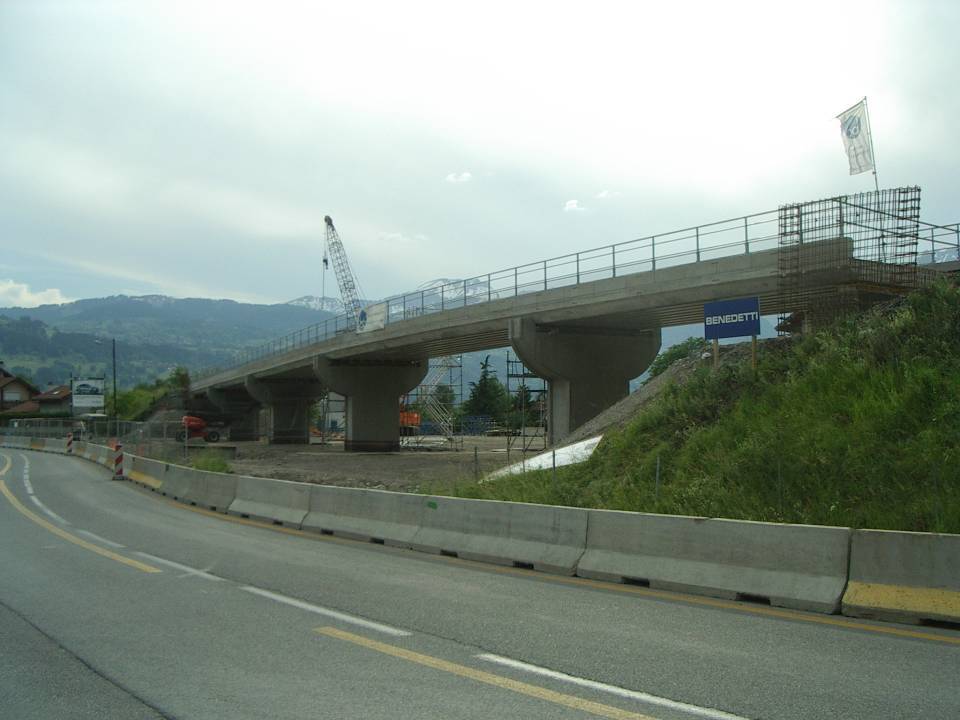 Le tablier, du pont SNCF de l’Aérodrome est en place, Passy (cliché Bernard Théry, 7 juin 2013)