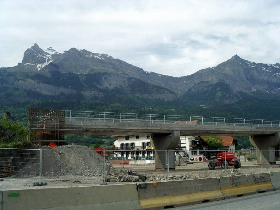Le tablier, du pont SNCF de l’Aérodrome est en place, Passy (cliché Bernard Théry, 7 juin 2013)