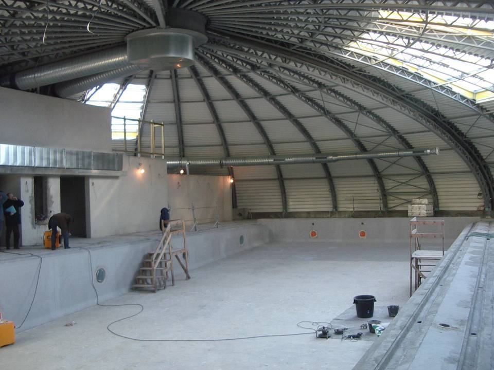 Le chantier de rénovation de la piscine de Passy-Marlioz : l’intérieur (cliché Bernard Théry, 27 novembre 2013)