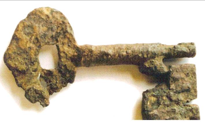 Une des deux clés retrouvées sur le site du château de Saint-Michel-du-Lac (D. Dilphy, p. 9)