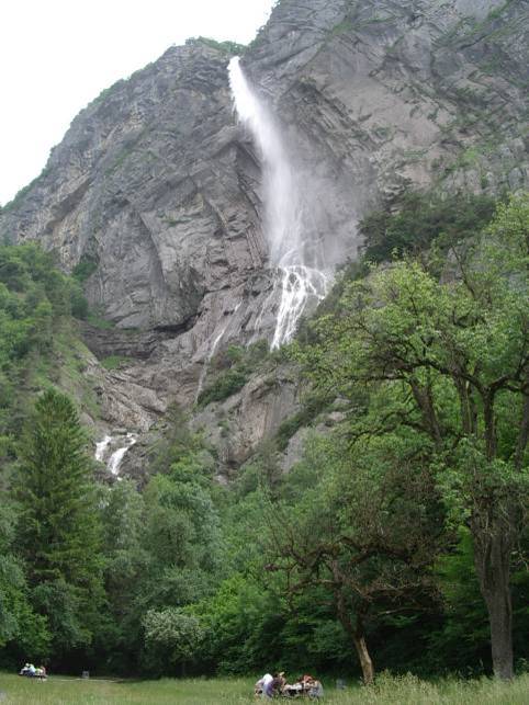 La cascade d’Arpenaz en juin 2013 (cliché Bernard Théry)