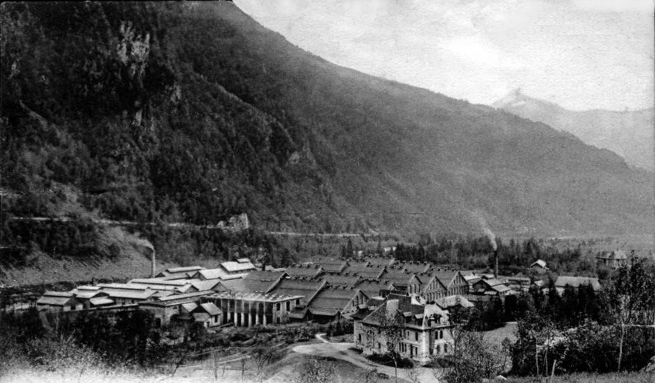 L’usine de Chedde à Passy ; au premier plan le « château » de Georges Bergès (Doc. Pierre Dupraz)
