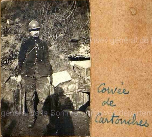 Corvée de cartouches ; photo pris après l’été 1915 vu la présence du casque Adrian (site soissonnais14-18.net) 
