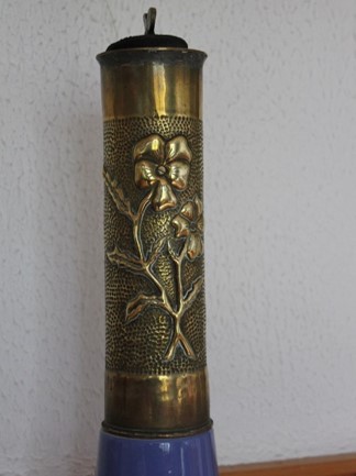 Bouillotte fabriquée à partir d’une douille de 75 travaillée par Louis Clabaux (Doc. famille de Thérèse Théry-Clabaux)