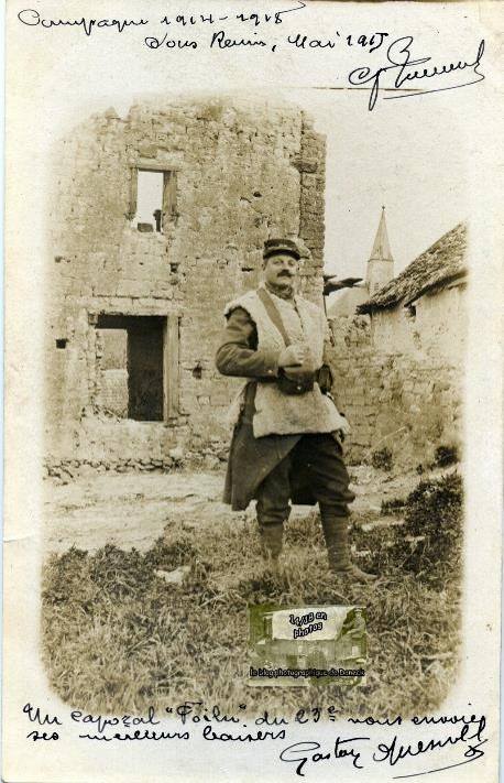 « Sous Reims, mai 1915, Un caporal poilu du 23e vous envoie ses meilleurs baisers » (site 14-18 en photos, le blog photographique de Daneck)