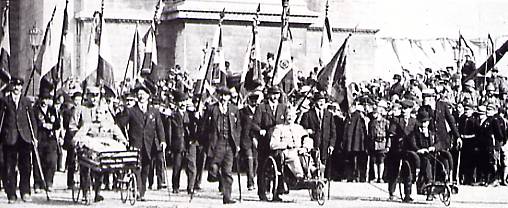 Défilé de la Victoire, 14 juillet 1919 : les Gueules cassées (site edwige.roland)